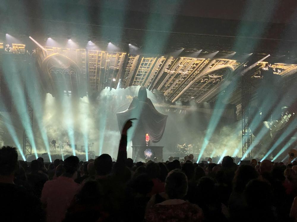 concert avec statue